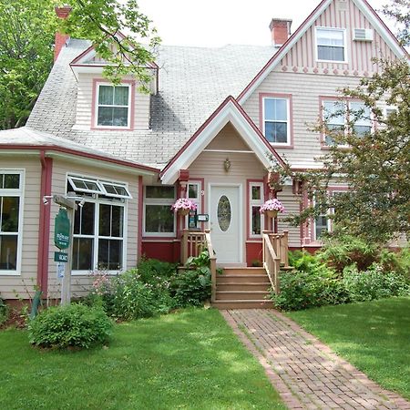 The Harbour House Panzió Charlottetown Kültér fotó